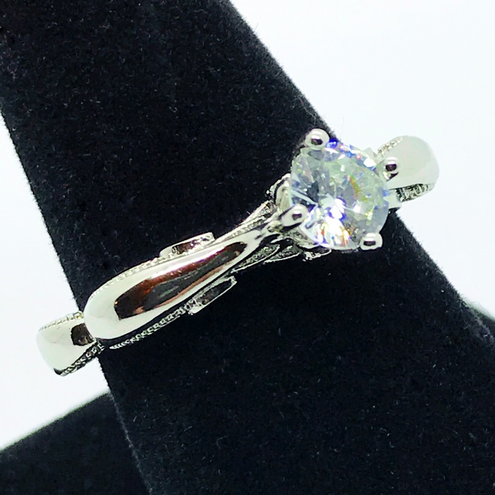 Sparkling Sterling White Zircon Fashion Ring
